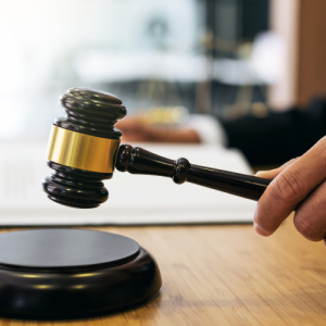 Procesos Civiles / Penales / Laborales / Administrativos / Tributarios